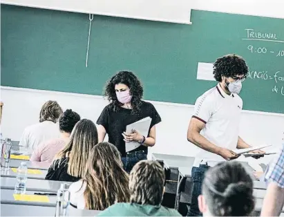  ?? Bavier Cervera ?? La Generalita­t recomana als estudiants que portin mascareta durant els exàmens, però no els hi obliga