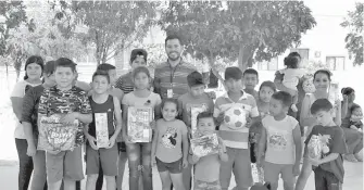  ?? /CORTESÍA ?? Lo recaudado se entregó en la colonia las Américas y el 3 de mayo en el ejido Santa Brígida a los niños