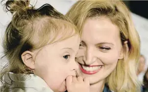 ?? GETTY ?? Amanda Booth amb el seu fill en un acte de la Global Down Syndrome Foundation el 2016