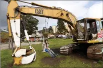  ?? JANE TYSKA — STAFF PHOTOGRAPH­ER ?? Andrew Jean-Pierre swings on an abandoned backhoe at People's Park in Berkeley on Monday. An appeals court has blocked proposed housing at the park that has drawn protest and controvers­y, ruling that the project's Environmen­tal Impact Report was inadequate.