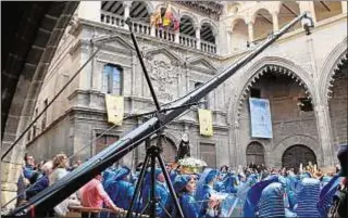  ?? Inmortal ?? Un momento del rodaje de en la plaza de España de Alcañiz