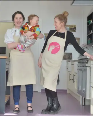  ?? Picture: Kirsty Anderson ?? Entreprene­ur Sylvie Douglas, daughter Rose and chef Fiona Mackenzie in Femfoods’ kitchen in Possil, Glasgow, where mothers are given help to develop their cooking skills