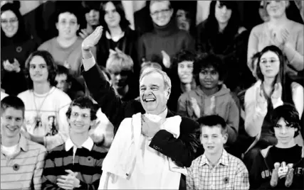  ?? TANNIS TOOHEY/TORONTO STAR ?? Prime Minister Paul Martin thanks students at Aurora High School for the gift of a T-shirt yesterday following a question-and-answer session in the school’s auditorium. During a news conference, Martin dismissed as gamesmansh­ip the opposition parties’...