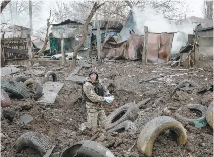  ?? YASUYOSHI CHIBA AGENCE FRANCE-PRESSE ?? Au moins trois personnes ont été tuées après un tir de missile russe au centre de Kramatorsk. De nombreux observateu­rs jugent que Kiev comme Moscou planifient de nouvelles offensives pour la fin de l’hiver et le printemps.