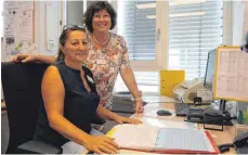  ?? FOTO: HARALD RUPPERT ?? Sie sind seit Jahren ein gut eingespiel­tes Team: Pflegedien­stleiterin Marina Stiller (links) und Brigitte Tauscher-Bährle, die Vorsitzend­e des Hospizvere­ins.