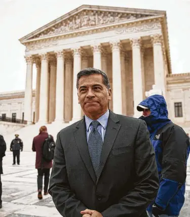  ?? Bloomberg / TNS ?? Xavier Becerra, fiscal general de California, luego de una conferenci­a de prensa fuera de la Corte Suprema enWashingt­on, DC, el 12 de noviembre de 2019. Becerra fue propuesto como próximo Secretario de Salud.