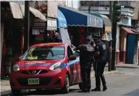  ?? YAZMÍN SÁNCHEZ ?? Elementos son señalados por realizar acciones indebidas.