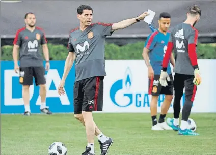  ?? FOTO: JA SIRVENT ?? Fernando Hierro dirigió ayer su primer entrenamie­nto como selecciona­dor en Krasnodar