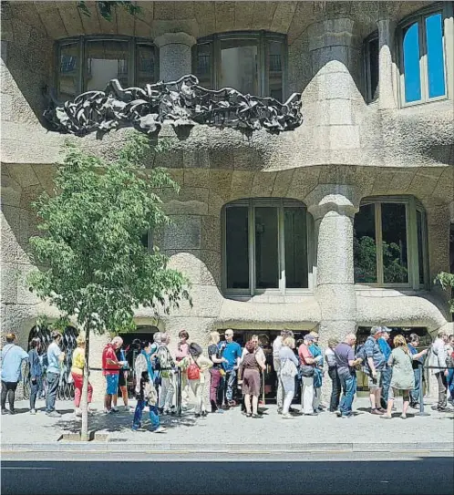  ?? XAVIER CERVERA ?? La Pedrera. Este es un caso de monumento que además acoge exposicion­es temporales y recibe un gran número de turistas