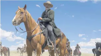  ?? [PHOTO BY URSULA COYOTE, NETFLIX] ?? Jeff Daniels, right, and his mighty “Godless” co-star Apollo.