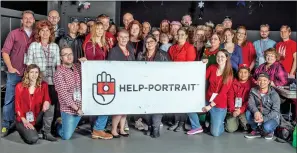  ?? File photo ?? Volunteers of the Lethbridge Help-Portrait day readied themselves for smiling faces and a day of giving in 2017.