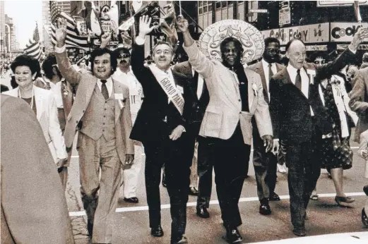  ?? DAVID ALBERTO CERDA ?? María Cerda ( left) marches in a Mexican Independen­ce Day parade with Mayor Harold Washington ( wearing the sombrero). Her husband, David Cerda ( wearing the sash as the parade’s grand marshal), walked next to Washington.