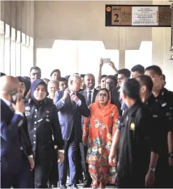  ??  ?? Former prime minister, Datuk Seri Najib Tun Razak and Rosmah seen leaving the court in Kuala Lumpur yesterday. — Bernama photo