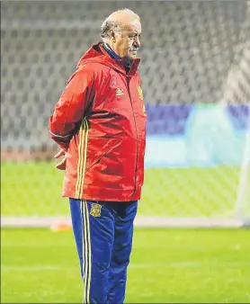  ?? FOTO: EFE ?? Del Bosque apuesta por mantener la decisión de que la Eurocopa se juegue en Francia