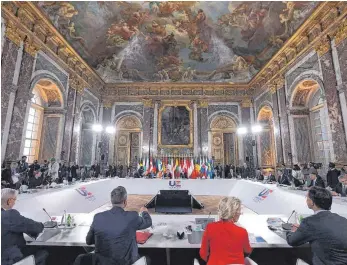  ?? FOTO: IMAGO IMAGES ?? Vom Tisch: der EU-Beitritt der Ukraine nach dem Gipfel in Versailles.