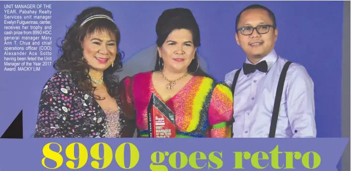  ??  ?? UNIT MANAGER OF THE YEAR. Pabahay Realty Services unit manager Evelyn Fulguerina­s, center, receives her trophy and cash prize from 8990 HDC general manager Mary Ann T. Chua and chief operations officer (COO) Alexander Ace Sotto having been feted the...