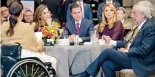  ??  ?? A la cumbre contra el cáncer asistieron la reina Letizia de España, el presidente Enrique Peña, su esposa Angélica Rivera y el rector Enrique Graue.