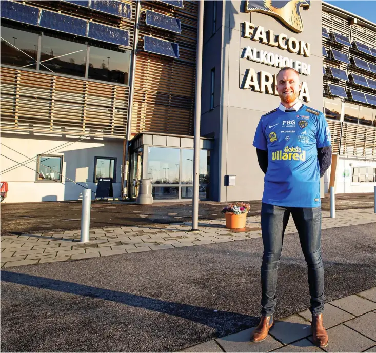  ??  ?? Tim Erlandsson på sin nya arbetsplat­s Falcon Alkoholfri Arena.