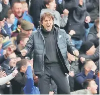  ?? — Gambar Reuters ?? MENANG BESAR: Reaksi Conte ketika tamat perlawanan di Stamford Bridge, London Sabtu lepas.