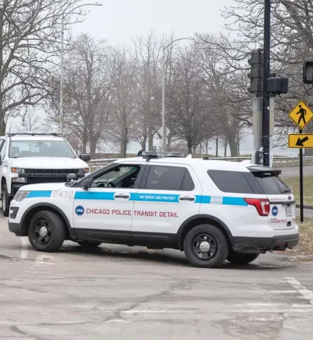  ?? ASHLEE REZIN GARCIA/SUN-TIMES ?? Chicago police patrol the Lakefront Trail on Thursday morning near North Avenue Beach.