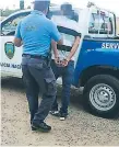  ??  ?? SITUACIÓN. El detenido fue llevado a los juzgados.