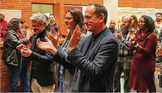  ?? Foto: Laurent Sturm ?? Marc Baum, Carole Thoma und David Wagner (v. r. n. l.) – die Parteiführ­ung legt den Fokus auf die Sozialwahl­en.