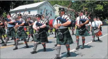  ?? LAUREN HALLIGAN LHALLIGAN@DIGITALFIR­STMEDIA.COM ?? A bagpipe band marches in the 2018 Turning Point Parade in Schuylervi­lle.