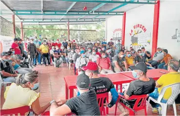  ?? Foto cortesía ?? Aspecto de la reunión que se cumplió en Santa Rosa (El Zulia), donde se aprobó la implementa­ción de corredor humanitari­o. /