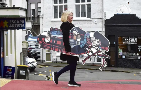  ?? PHOTOS: GREGOR RICHARDSON ?? On the move . . . Scottish Shop owner Sharon Hannaford takes items to the shop’s new premises in lower Stuart St.