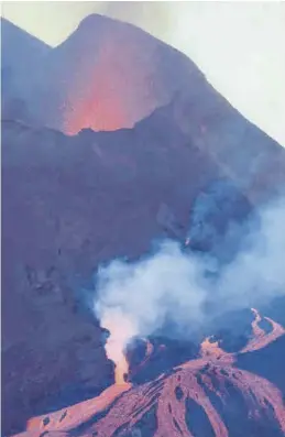  ?? EFE / ÁNGEL MEDINA G. ?? Imagen de distintas coladas de lava en el volcán Cumbre Vieja.