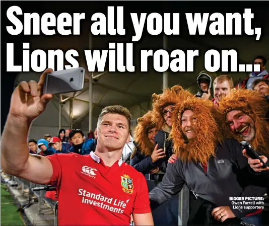  ??  ?? BIGGER PICTURE: Owen Farrell with Lions supporters