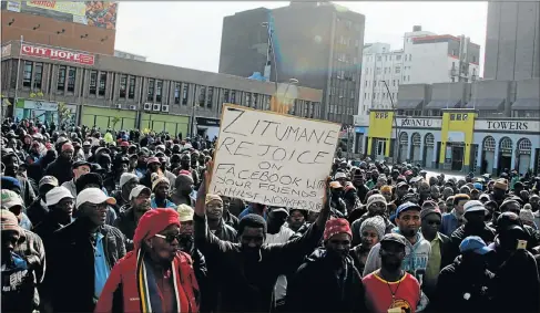  ?? Picture: FREDLIN ADRIAAN ?? SPEAKING OUT: Municipal workers gather in front of the Port Elizabeth City Hall yesterday to discuss their grievances