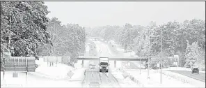  ?? AP/The Enterprise-Journal/MATT WILLIAMSON ?? Light traffic moves along Interstate 55 in McComb in south Mississipp­i on Friday.