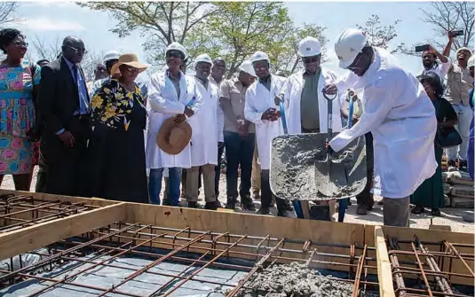  ?? ?? Hwange National Park gate opening event