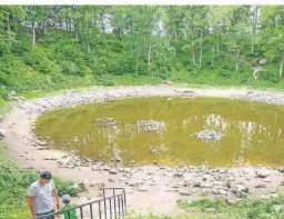  ?? ?? Der Meteoriten­krater von Kaali ist angeblich der achtgrößte der Welt.