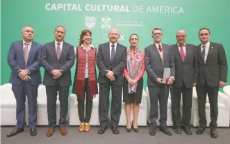  ??  ?? En la presentaci­ón del plan también se entregaron reconocimi­entos a los embajadore­s de la Capital Cultural de América, entre ellos a la Asociación de Turismo de Reuniones, la Canirac y el Museo Frida Kahlo, entre otros.