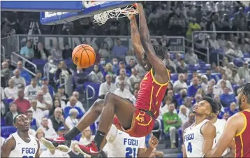  ?? STEVE NESIUS — THE ASSOCIATED PRESS ?? USC’s Chevez Goodwin throws down a dunk for two of his 20 points against Florida Gulf Coast in Tuesday’s game.