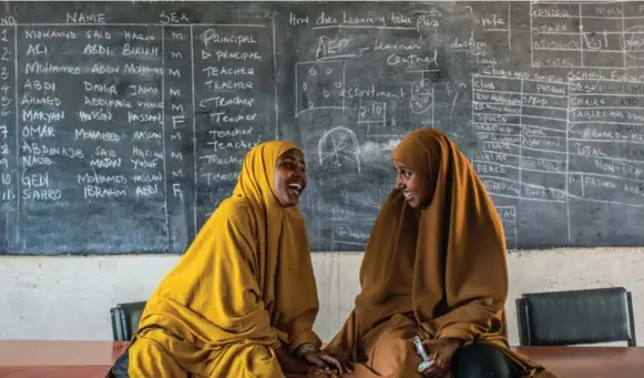  ?? NICHOLE SOBECKI PHOTOS/THE WASHINGTON POST ?? Ayan Abdi, right, and her best friend, Maryan Hassan, were both finalists for the World University Service of Canada.