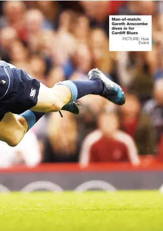  ?? PICTURE: Huw Evans ?? Man-of-match: Gareth Anscombe dives in for Cardiff Blues