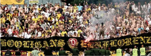  ?? Foto: imago/photoarena/Darrelmann ?? Hooligans Elbflorenz, eine der beiden großen Gruppierun­gen bei Dynamo Dresden, ist offiziell nicht mehr aktiv.