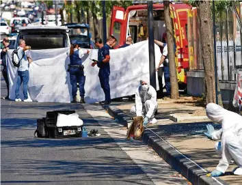  ?? AFP ?? Tatort Marseille: Die Staatsanwa­ltschaft schliesst Terror aus, der Todesfahre­r ist in Haft.