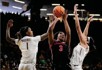  ?? Charlie Neibergall/associated Press ?? Georgia guard Diamond Battles, middle, drives to the basket between Florida State guard Jazmine Massengill, left, and guard Taylor O'brien. The Bulldogs won and will face Iowa.