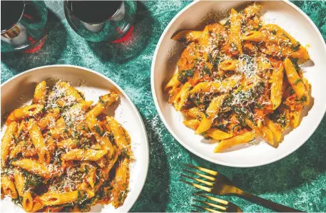  ?? REY LOPEZ/FOR THE WASHINGTON POST ?? Penne with vodka sauce and spinach is easy to make, and you don't even have to bake it.