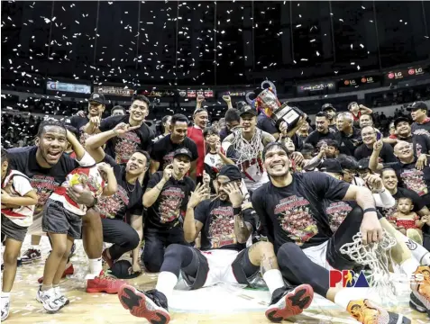  ?? PBA IMAGES ?? The San Miguel Beermen celebrate after completing a massive come-from-behind win to nip the gritty Magnolia Hotshots, 104-102, and win the PBA Commission­er’s Cup on Wednesday night at the Smart Araneta Coliseum.