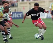  ?? Associated Press ?? D.C. United’s Raul Diaz Arce moves against San Jose in MLS’ first game April 6, 1996, in San Jose, Calif. the