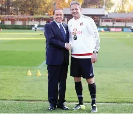  ??  ?? Silvio Berlusconi, 79 anni, a Milanello con Sinisa Mihajlovic, 46 anni