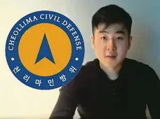  ??  ?? Zachráněný Na videu, které na internetu zveřejnila skupina Cheollima Civil Defense, je prý Kim Han-sol, syn zabitého Kim Čong-nama.