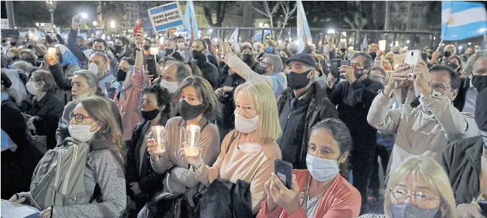  ?? Santiago Filipuzzi ?? Anoche el reclamo a la Justicia se concentró frente al Palacio de Tribunales