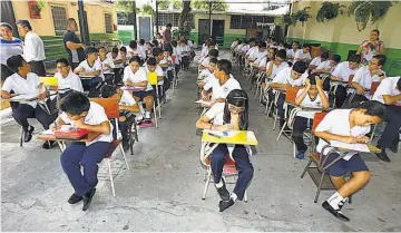  ??  ?? Pruebas académicas. Los estudiante­s del Colegio Inmaculada Concepción participar­on en diferentes pruebas para medir los conocimien­tos adquiridos durante los primeros meses del año.