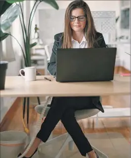  ?? ISTOCK ?? Teletrabaj­adora en plena actividad.